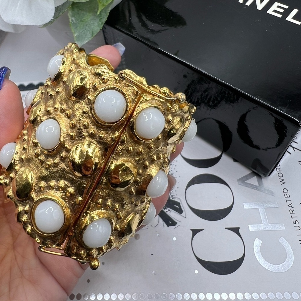 CHANEL Rare Vintage Gold Hinged Bracelet - Picture 7 of 10
